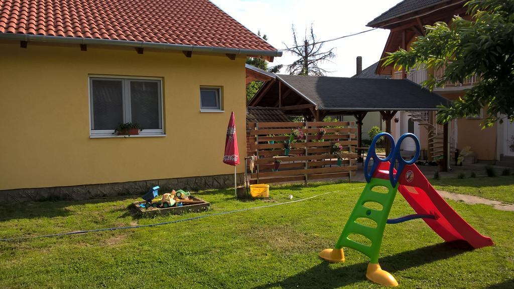Готель Napsugar Vendeghaz Ujudvar Екстер'єр фото